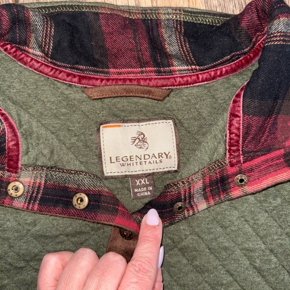 Legendary Whitetails • Cedar Cabin Quilted Sweater - Picture 3 of 9